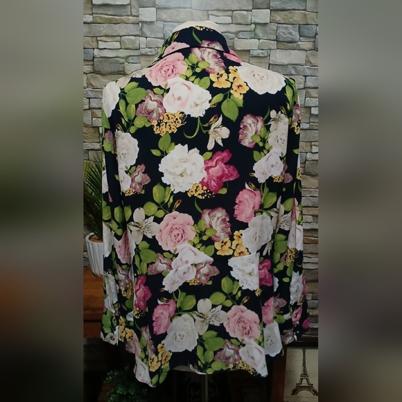 CATO Large Long‎ Sleeved Floral Blouse Asymmetrical Hem - Picture 3 of 6